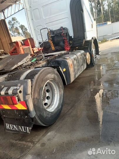 В разборке грузовик Renault, Premium II с 2007