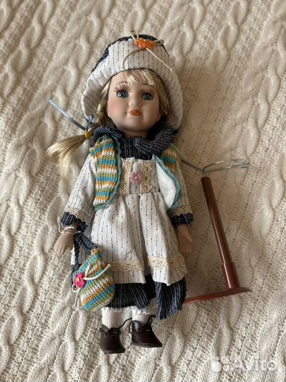 Кукла фарфоровая 31 см