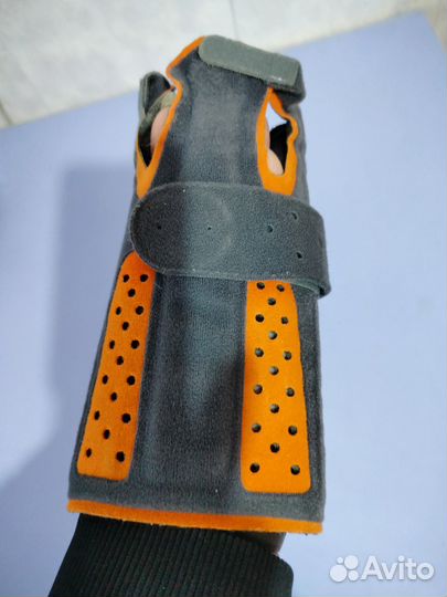 Лангет на запястье