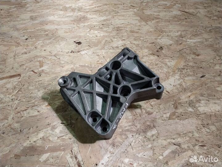 Кронштейн двигателя правый Renault Megan 2 1.5 K9K