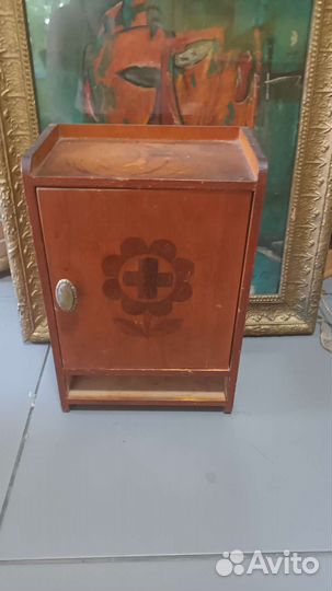 Старинная аптечка-шкавчик