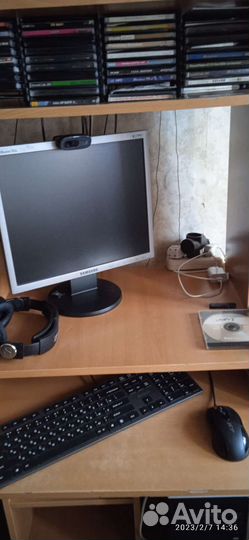 Стол компютерный