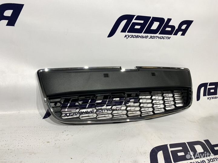 Решетка радиатора Chevrolet Aveo T300 нижняя хром