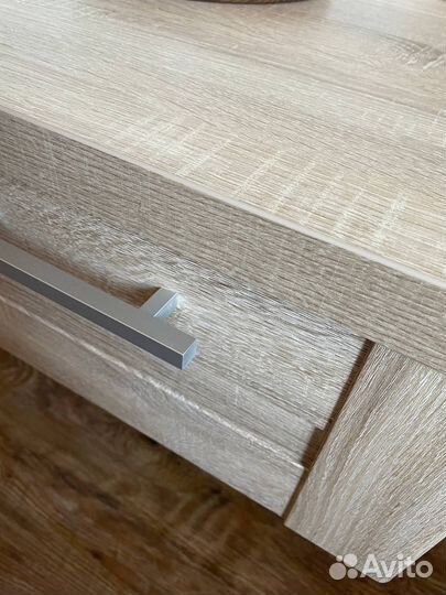 Туалетный столик с зеркалом