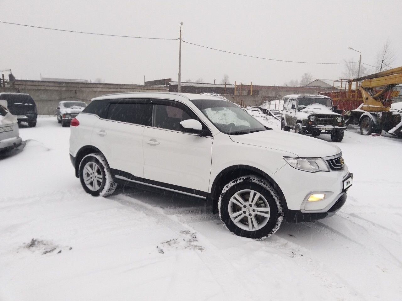 Geely Atlas: фото владельца