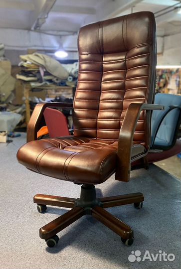 Компьютерное кресло для кабинета
