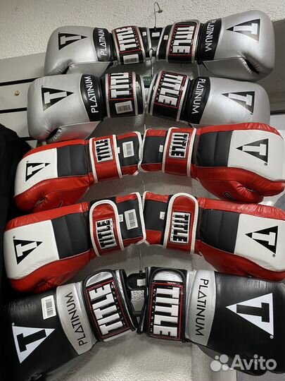 Боксерские перчатки Title