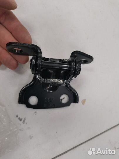 Петля двери задняя правая Subaru Forester