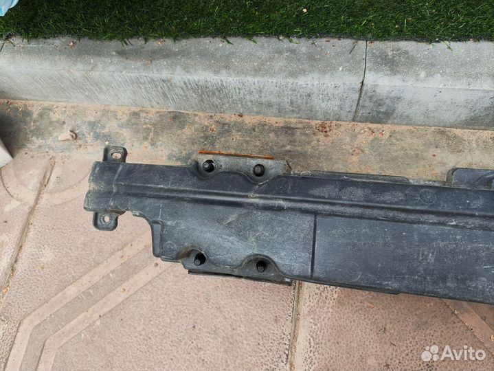 Усилитель бампера задний Hyundai Staria 1 2021-Нв