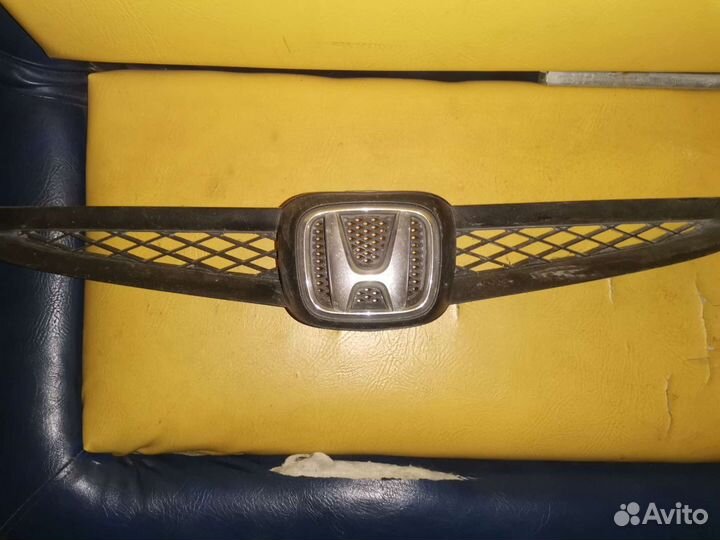 Решетка от переднего бампера Honda Fit 2003г
