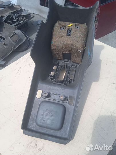 Подлокотник Nissan Terrano 2 Ниссан Террано 2