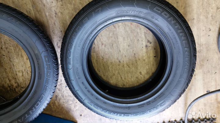 Continental ContiCrossContact UHP 235/65 R17 108V