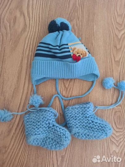 Шапочка и пинетки для новорождённого