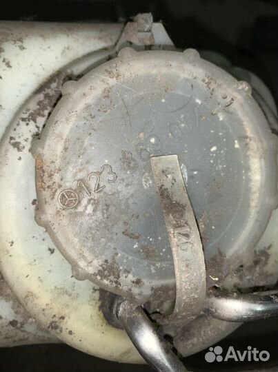 Бачок омывателя mercedes w124