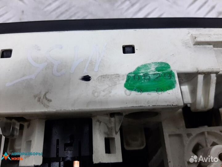 Блок управления печки / климат-контроля Mitsubishi