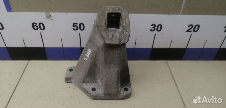 Кронштейн двигателя левый 5-serie GT F07 2009-2016