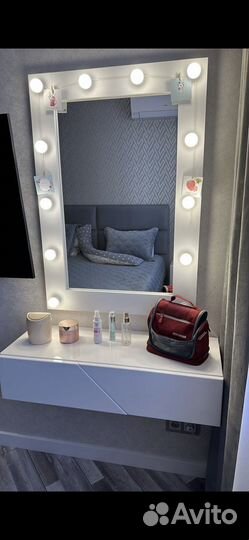 Гримерное зеркало с лампочками б/у