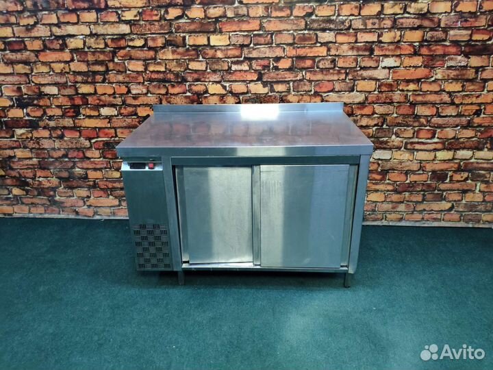 Рабочий тепловой стол в линию раздачи