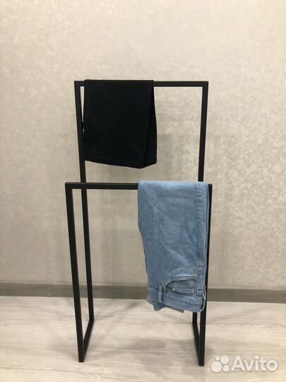 Напольная металлическая вешалка