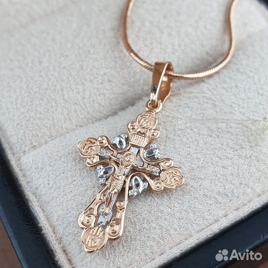 Крест из комбинированного золота