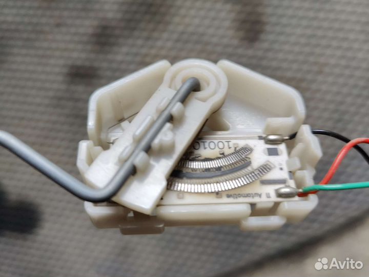 Датчик уровня топлива Tiguan 2.0