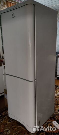 Продам холодильник indesit