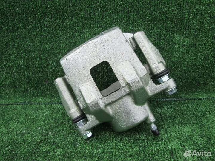 Суппорт передний правый Toyota Corolla Fielder