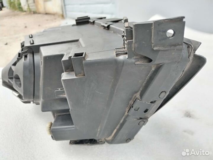 Фара правая Ауди А6С4 Hella