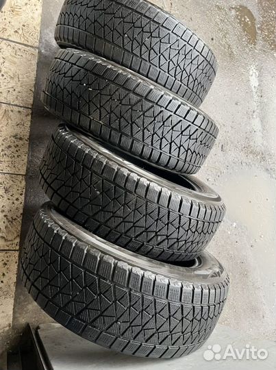 Bridgestone Blizzak DM-V2 225/60 R17