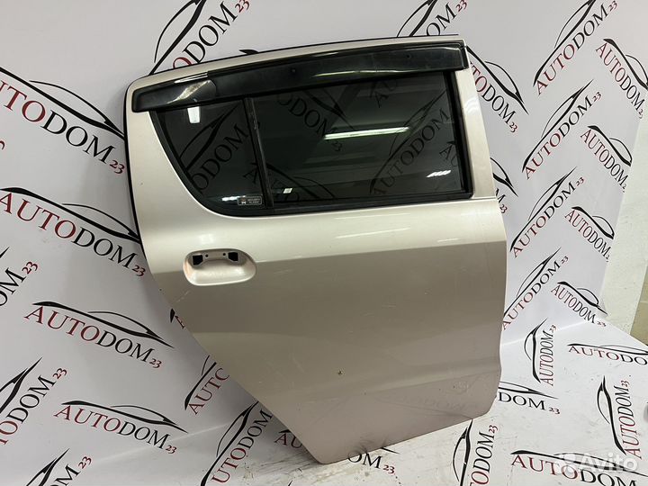 Дверь задняя правая Дайхатсу Мира