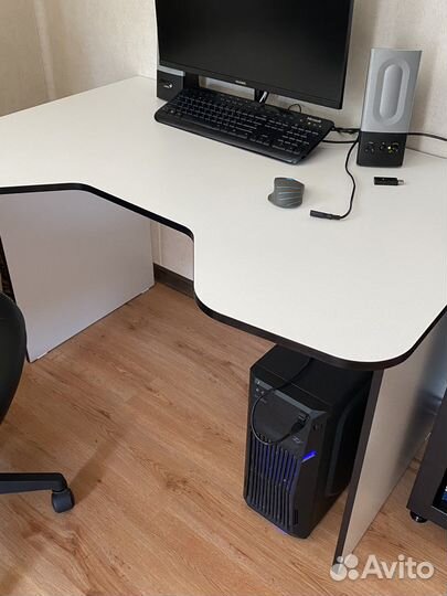 Компьютерный стол игровой
