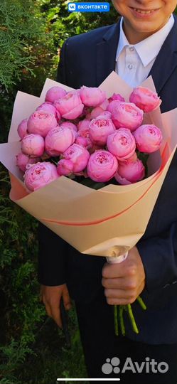 Букет из кустовых пионовидных роз