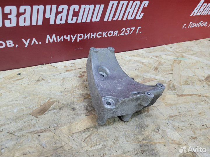 Кронштейн генератора LADA X-Ray