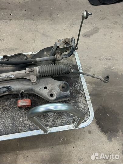 Подрамник в сборе с рулевой рейкой шкода рапид