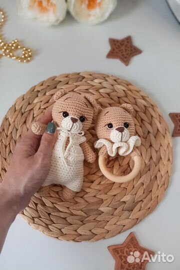 Вязаный набор ручной работы игрушка и погремушка