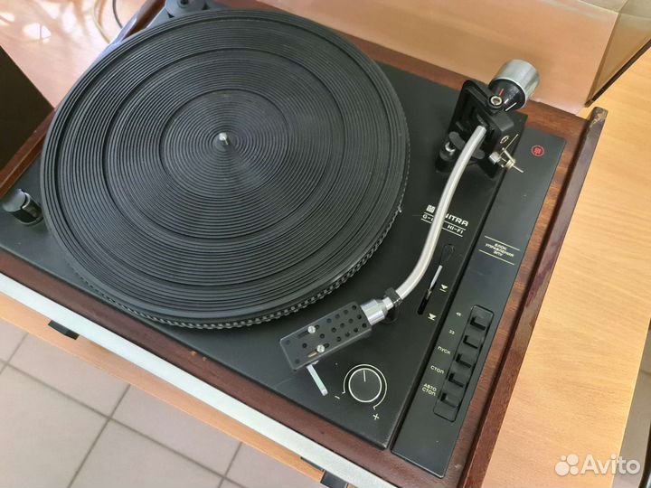 Проигрыватель винила 