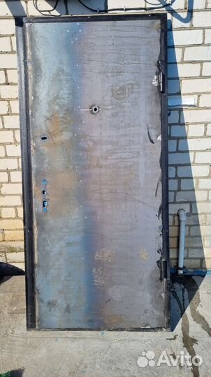 Дверь входная металлическая
