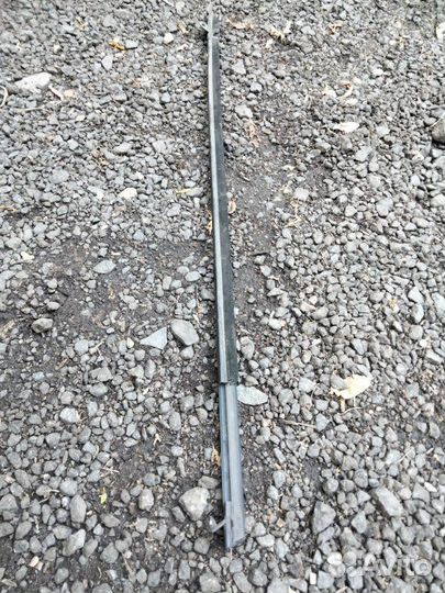 Уплотнитель стекла двери задний правый Citroen C4