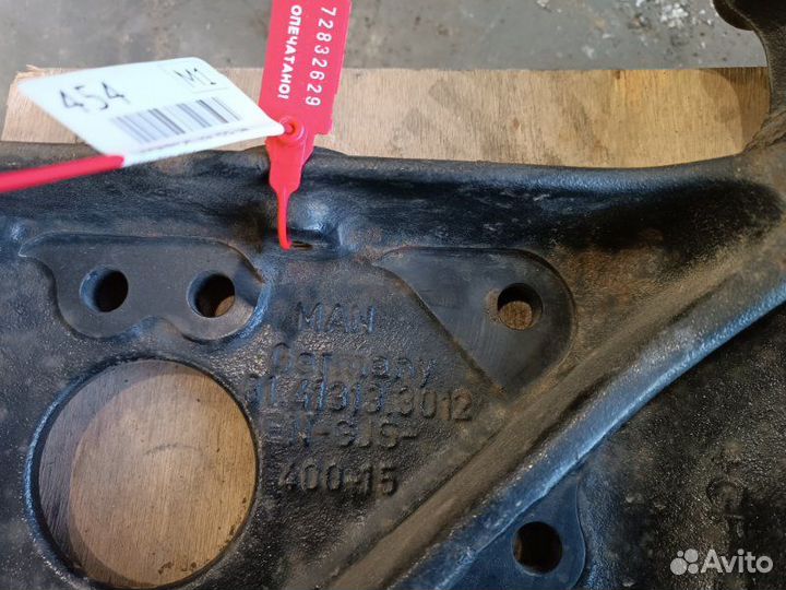 Кронштейн рессоры передний правый Man Tgx