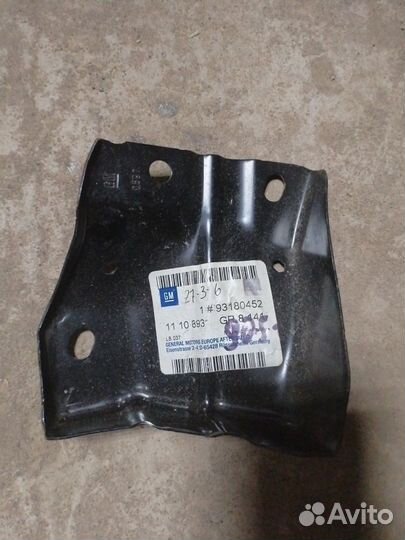 Кронштейн крепление переднего крыла