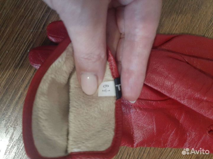 Кожаные перчатки(красного цвета)