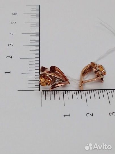 Золотые серьги с камнем