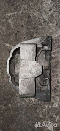 Опора двигателя правая VW golf 4