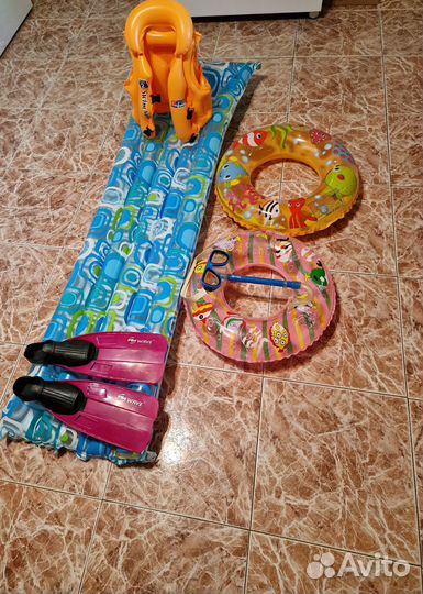 Плавательные принадлежности