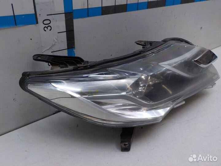 Фара правая Mitsubishi Pajero Sport 2015