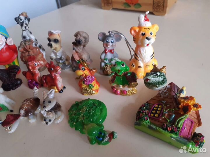 Статуэтки и магнитики