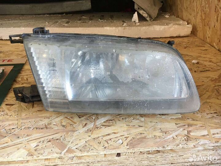 Фара Nissan sunny