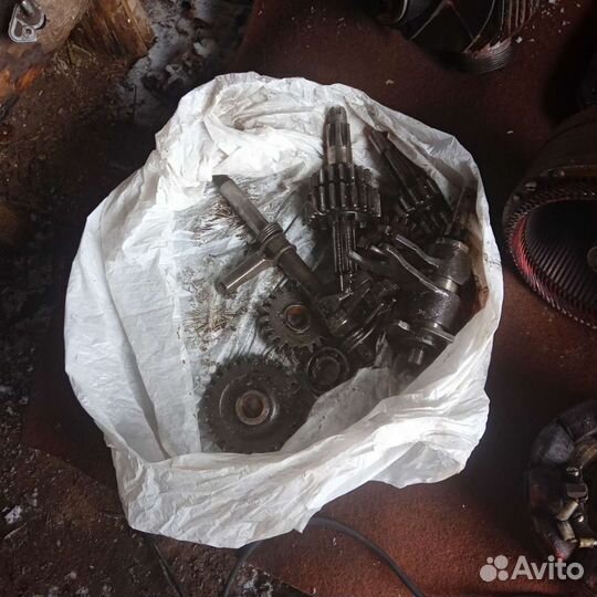 Продаю двиготеля остался поршневая,каленвал,кароб