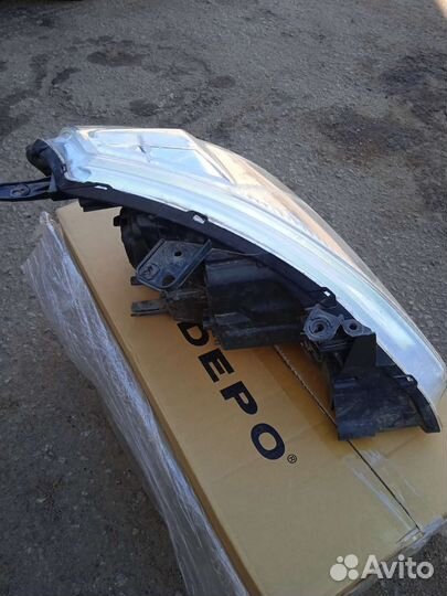 Nissan tiida фара левая