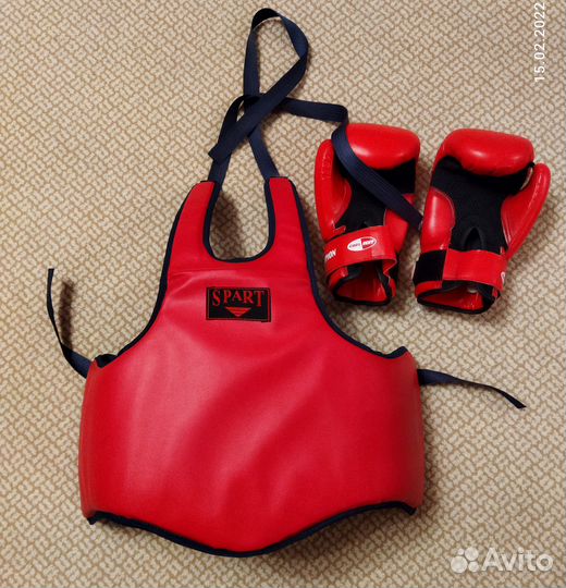 Боксерские перчатки и защита